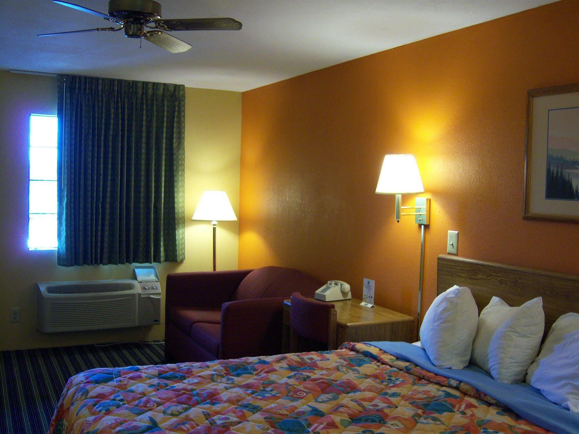 Days Inn กันเทอร์สวิลล์ ภายนอก รูปภาพ